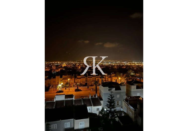 Resale - Apartment - Torrevieja - Aguas Nuevas