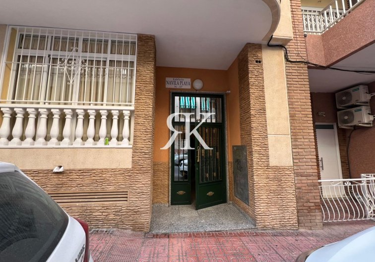 Resale - Apartment - Torrevieja - Playa de los Locos