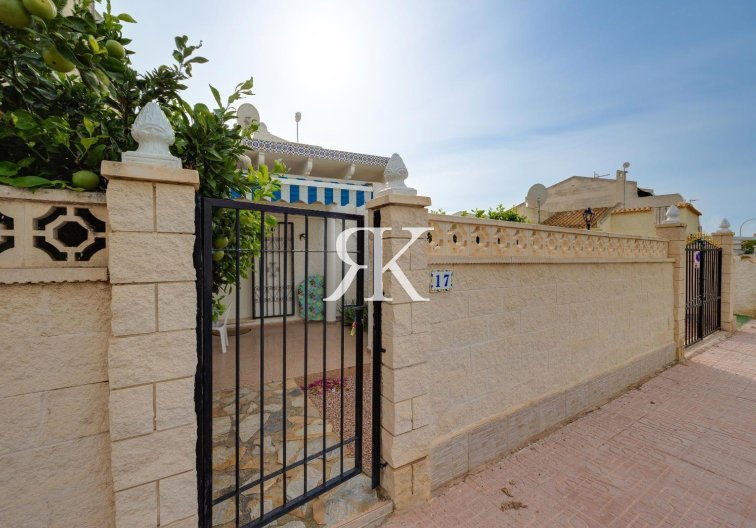 Revente - villa - Orihuela Costa - La Florida