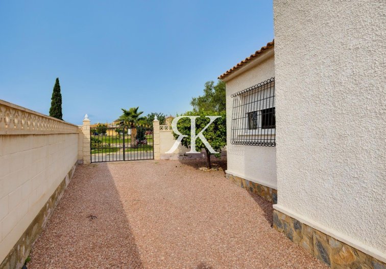 Revente - villa - Orihuela Costa - La Florida