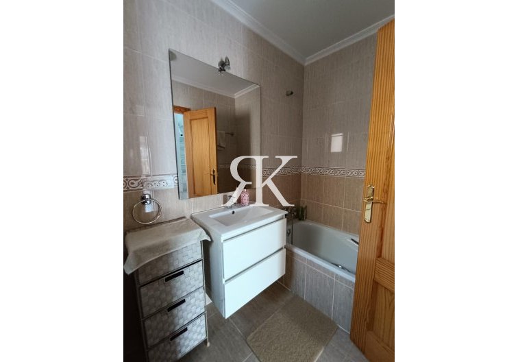 Herverkoop - town house - Avileses - Jerónimo Y Avileses