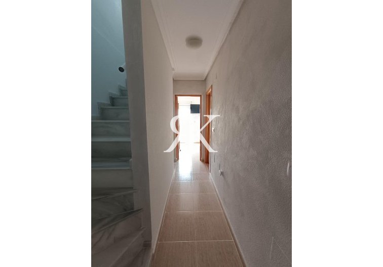 Herverkoop - town house - Avileses - Jerónimo Y Avileses