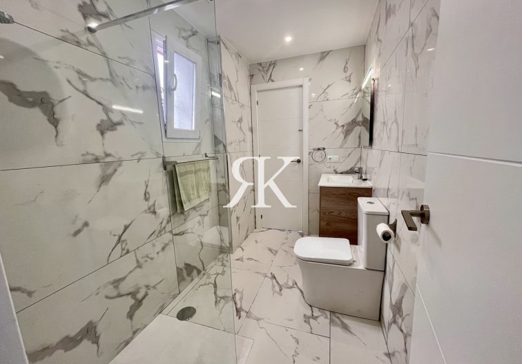 Resale - Apartment - Villamartin - Costa Blanca