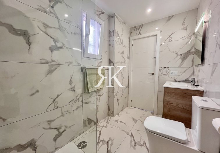 Resale - Apartment - Villamartin - Costa Blanca