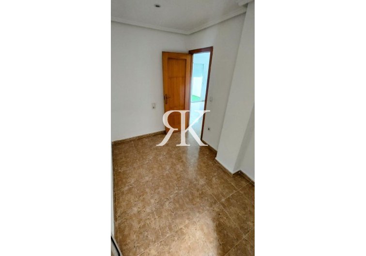 Resale - Apartment - Torrevieja - Playa de los Locos