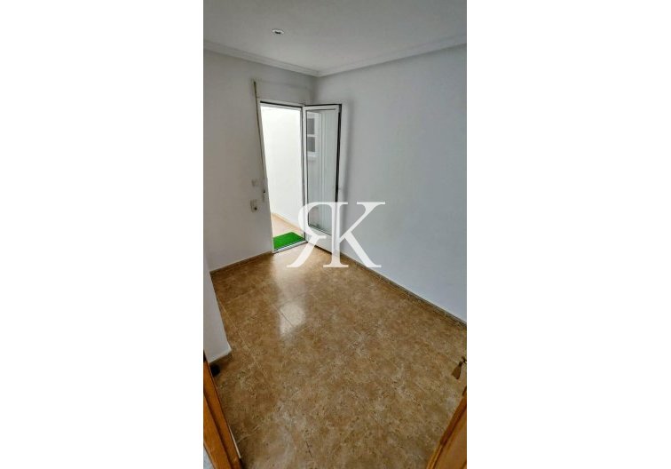 Resale - Apartment - Torrevieja - Playa de los Locos