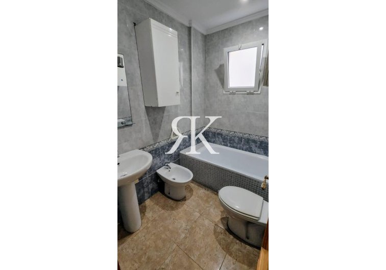 Resale - Apartment - Torrevieja - Playa de los Locos