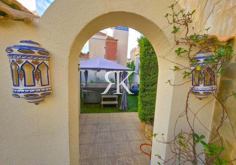 Herverkoop - villa - Villamartin - Costa Blanca