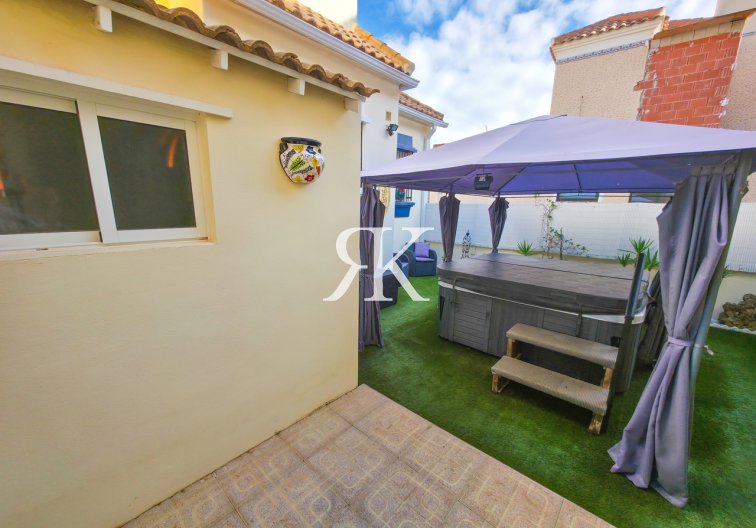 Herverkoop - villa - Villamartin - Costa Blanca