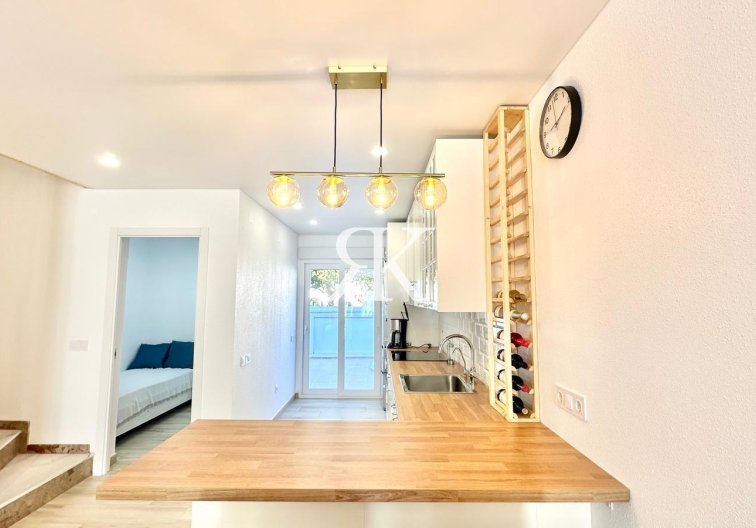 Resale - town house - Torrevieja - Estacion De Autobuses