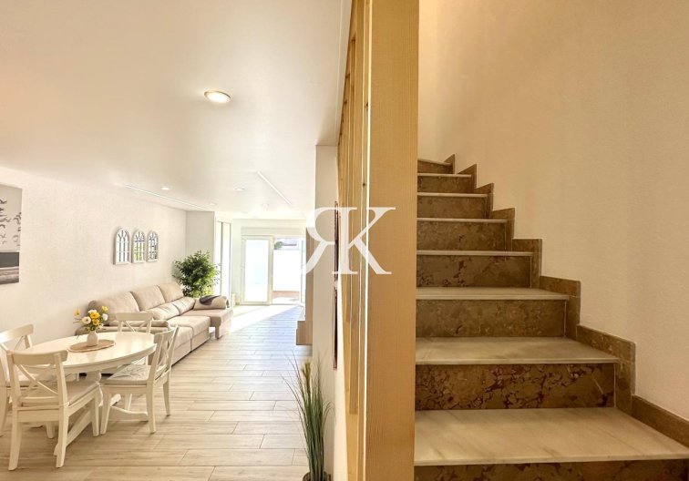 Resale - town house - Torrevieja - Estacion De Autobuses