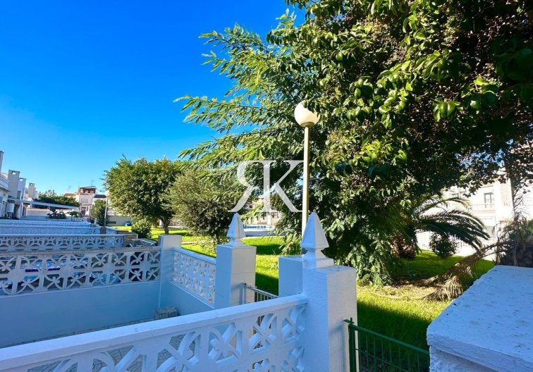 Resale - town house - Torrevieja - Estacion De Autobuses