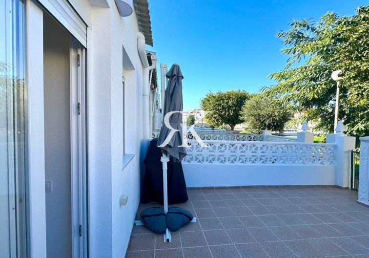 Resale - town house - Torrevieja - Estacion De Autobuses
