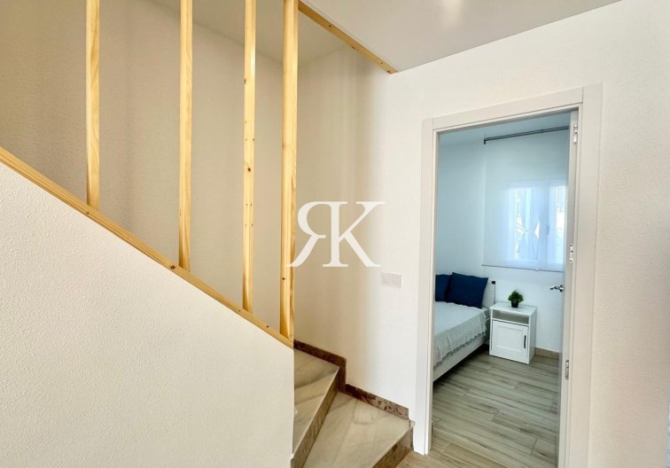 Resale - town house - Torrevieja - Estacion De Autobuses