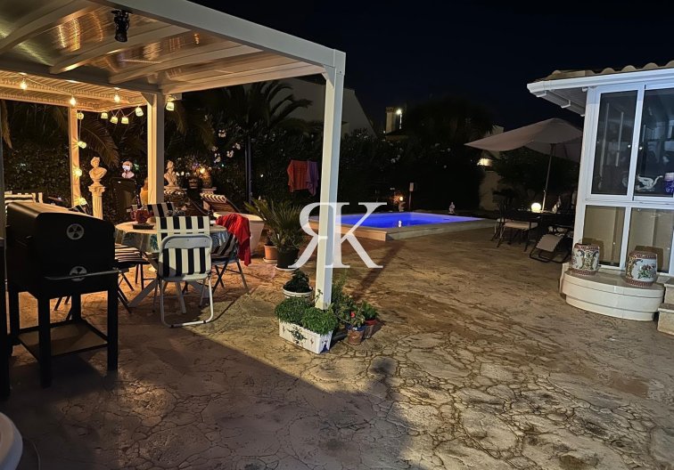 Resale - villa - Hondón de las Nieves - Inland