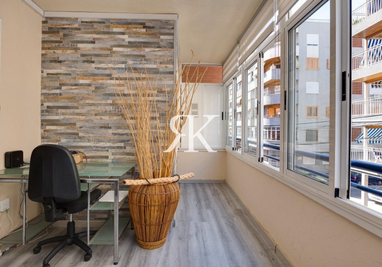 Resale - Apartment - Torrevieja - Acequion