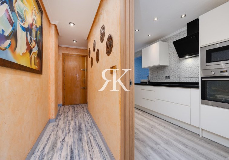 Resale - Apartment - Torrevieja - Acequion