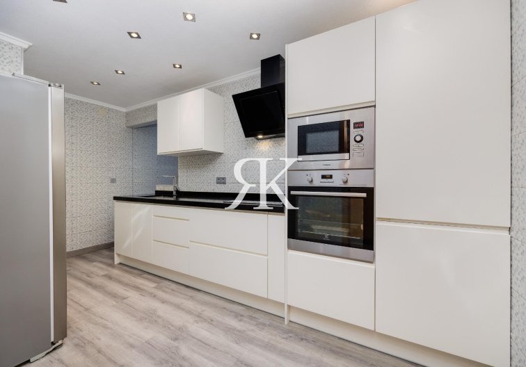 Resale - Apartment - Torrevieja - Acequion