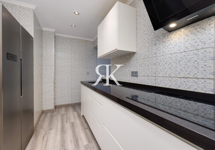 Resale - Apartment - Torrevieja - Acequion