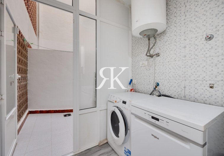 Resale - Apartment - Torrevieja - Acequion