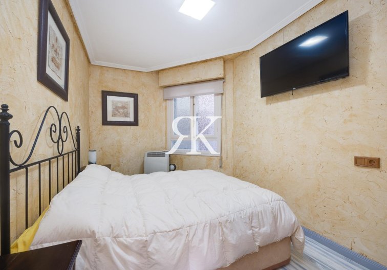 Resale - Apartment - Torrevieja - Acequion