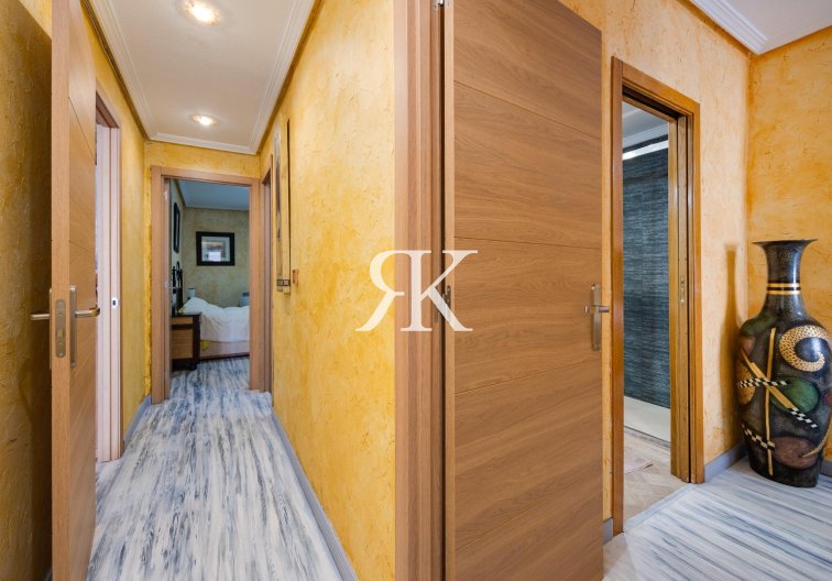 Resale - Apartment - Torrevieja - Acequion