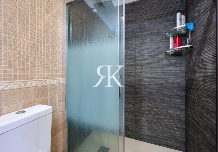 Resale - Apartment - Torrevieja - Acequion