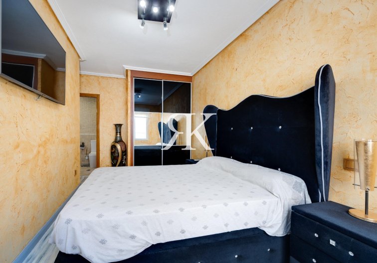 Resale - Apartment - Torrevieja - Acequion