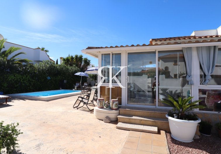 Resale - villa - Hondón de las Nieves - Inland