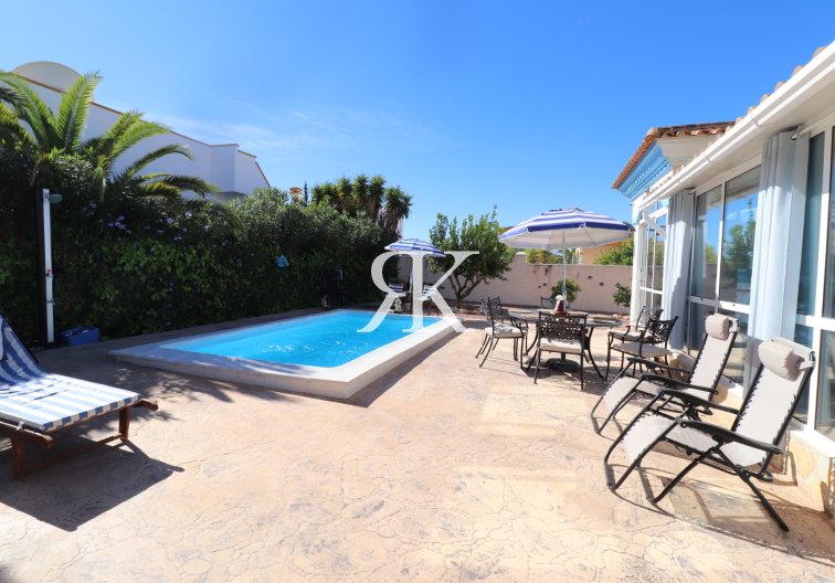 Resale - villa - Hondón de las Nieves - Inland