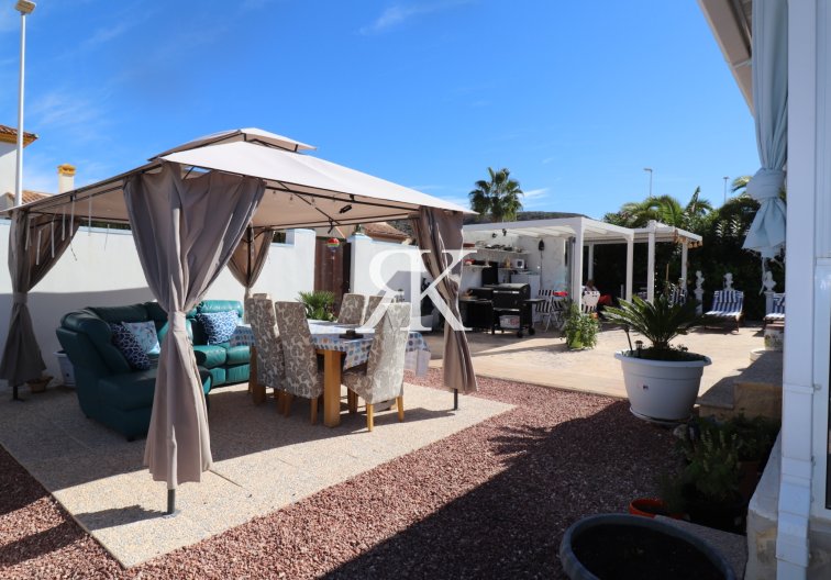 Resale - villa - Hondón de las Nieves - Inland