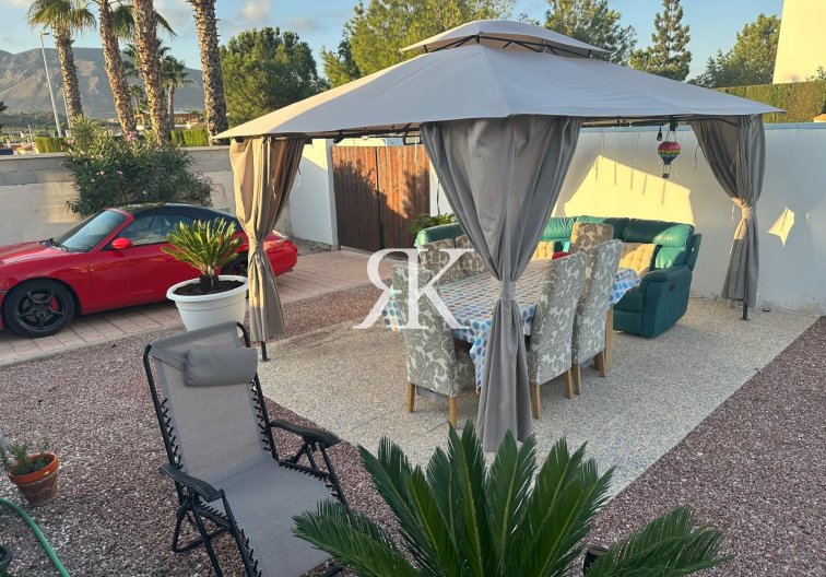 Resale - villa - Hondón de las Nieves - Inland