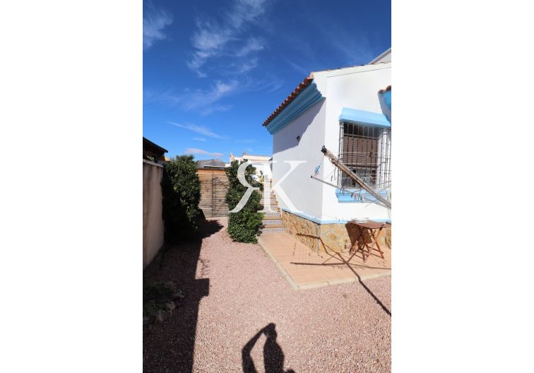 Resale - villa - Hondón de las Nieves - Inland