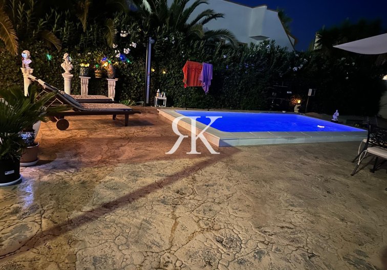 Resale - villa - Hondón de las Nieves - Inland