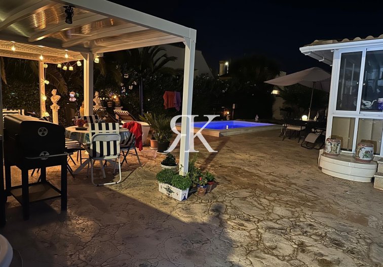 Resale - villa - Hondón de las Nieves - Inland