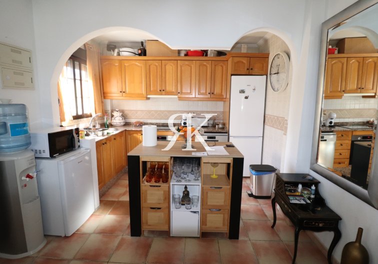 Resale - villa - Hondón de las Nieves - Inland