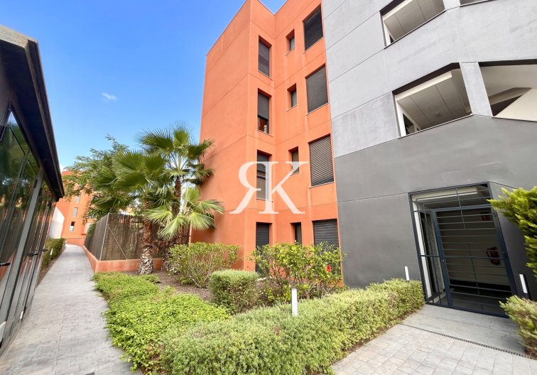 Resale - Apartment - Villamartin - Costa Blanca
