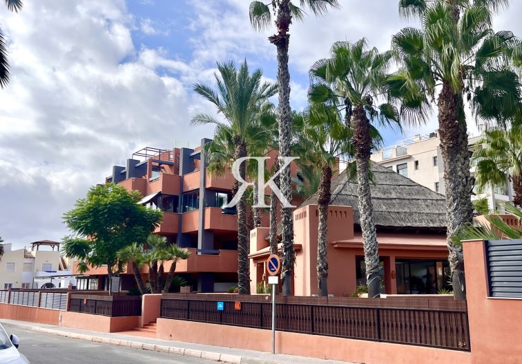 Resale - Apartment - Villamartin - Costa Blanca