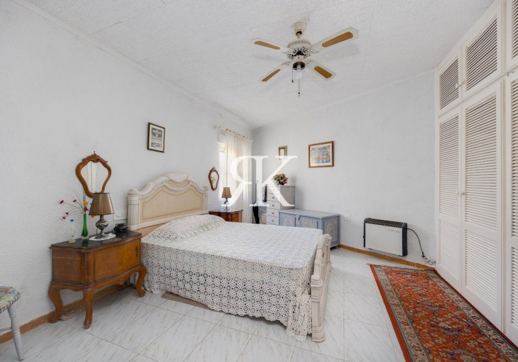 Revente - villa - Torrevieja - Aguas Nuevas