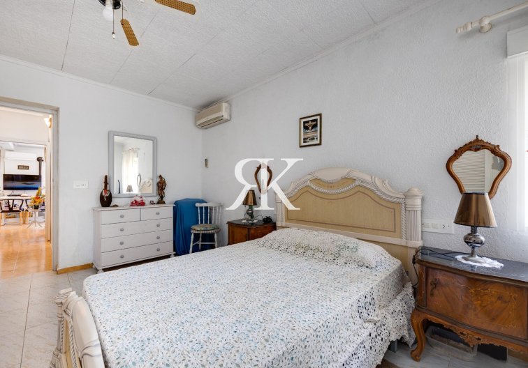 Revente - villa - Torrevieja - Aguas Nuevas