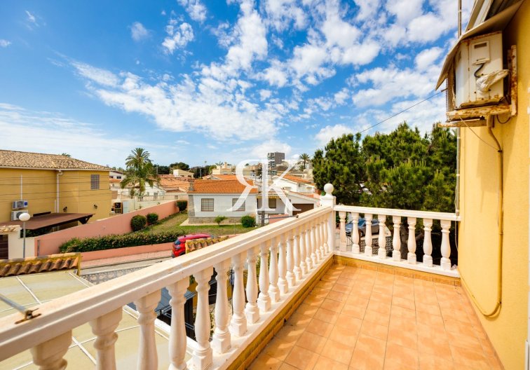 Revente - villa - Torrevieja - Aguas Nuevas