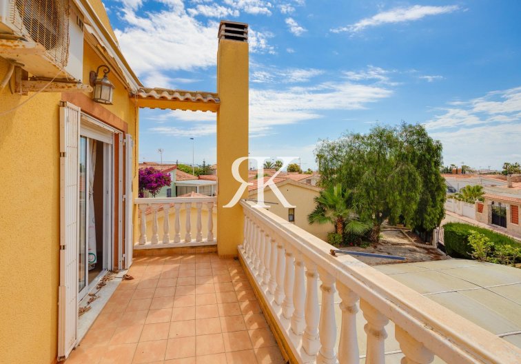 Revente - villa - Torrevieja - Aguas Nuevas