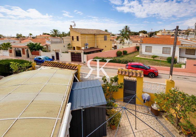 Revente - villa - Torrevieja - Aguas Nuevas