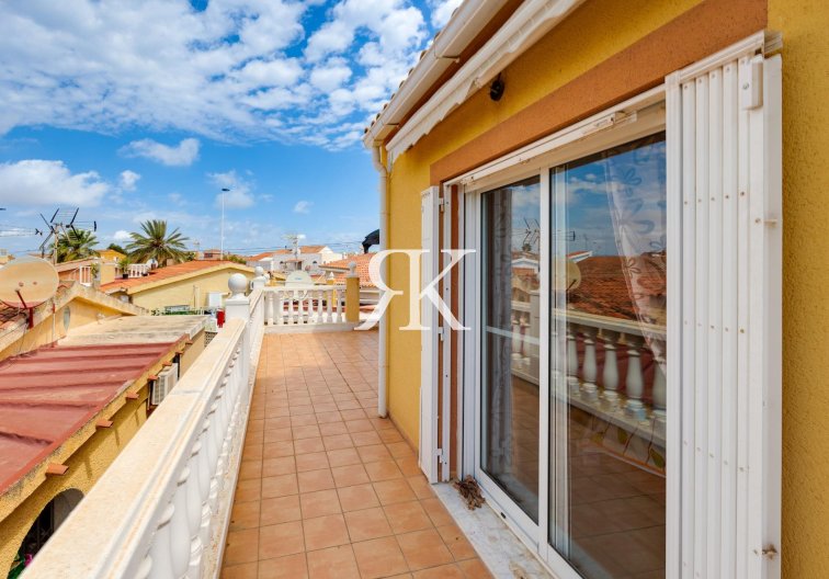 Revente - villa - Torrevieja - Aguas Nuevas