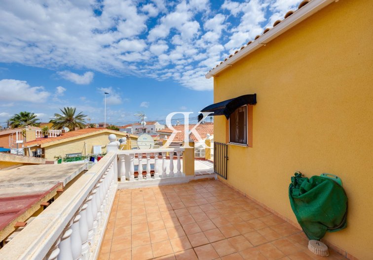 Revente - villa - Torrevieja - Aguas Nuevas