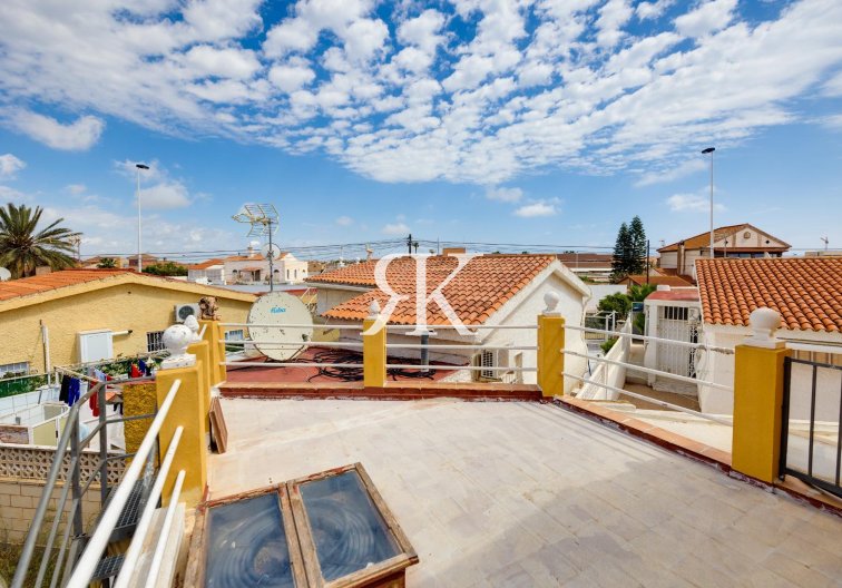 Revente - villa - Torrevieja - Aguas Nuevas