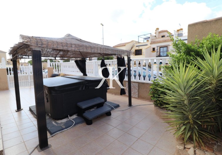 Revente - villa - Villamartin - Costa Blanca