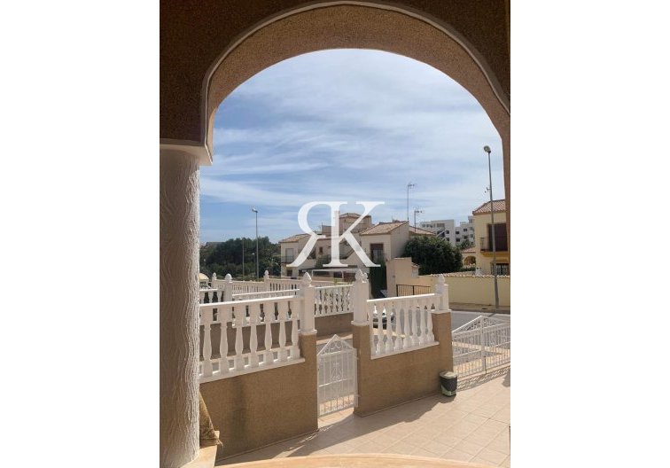 Revente - villa - Villamartin - Costa Blanca