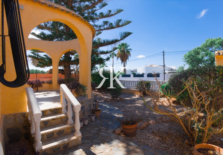 Herverkoop - villa - La Siesta - Costa Blanca