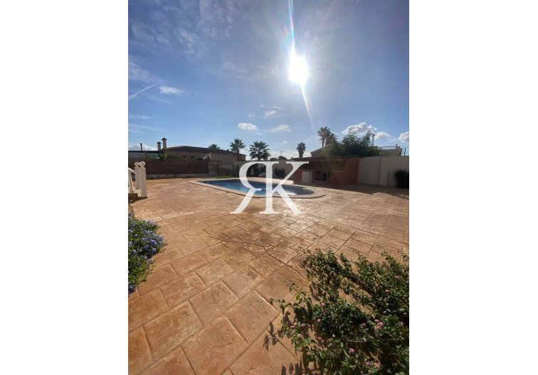 Resale - villa - Catral - Costa Blanca